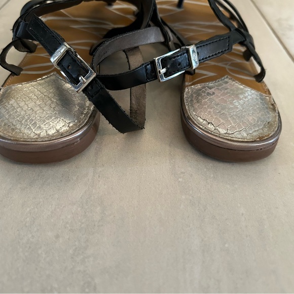 Sam and Libby Woman’s Black Strappy Sandals - Picture 3 of 4